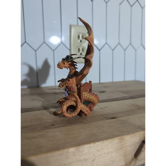 The Hamilton Collection "Cheatin' Charlie" Dragon, Hold'em Or Fold'em Figurine - Picture 4 of 6